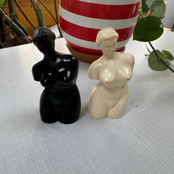 Risque Vintage Salt & Pepper shakes Venus De Milo Black and White 1940s - Picture 4 of 5